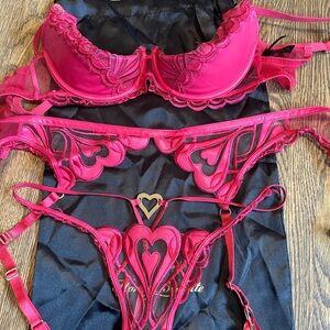 Red Heart Honey Birdette Set